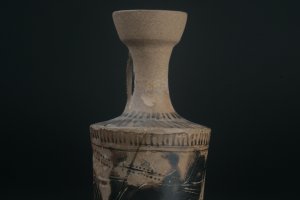 Detalle de una pieza de la colección de Juan Cuadrado, encontrada en Villaricos, que podrá verse en la muestra.