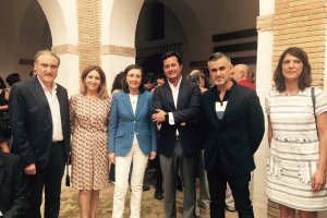 En Palma del Río, Julia Ibáñez, Francisco Góngora y Diego Ruiz con Rosa Aguilar, consejera de Cultura.