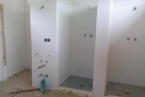 Destrozos causados por los actos vandálicos en las instalaciones municipales.