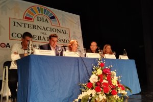 Mesa presidencial del encuentro de las cooperativas de Almería