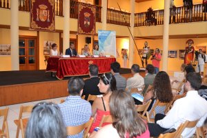 Momento de la inauguración de los Cursos de Verano en el Castillo de Santa Ana