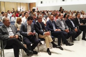 Asistentes al Día Internacional del Cooperativismo en Viator