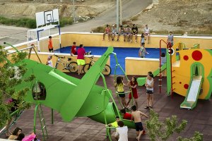 zona de juegos instalada en el parque infantil Adolfo Suarez.