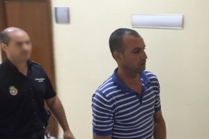 Entrada del acusado a la sala de vistas