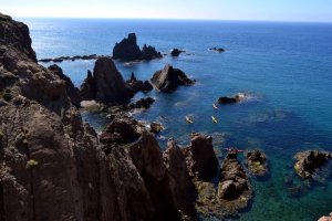 Una de las rutas favoritas es, sin duda, la que pasa por el impresionante Arrecife de las Sirenas.