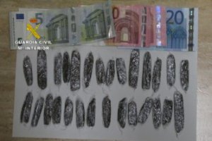 Droga y dinero intervenidos.