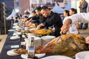 Feria del Jamón de Serón en una de sus ediciones anteriores en la Plaza.