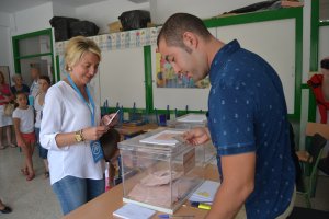 Eloísa Cabrera votó ayer en el CEIP Francisco Villaespesa de El Parador.