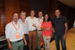 La formación naranja celebra los resultados con su diputado electo, Diego Clemente.