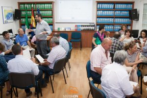 Reunión con agentes de diferentes secotres para definir la estrategia a seguir.