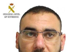 Fotografía de Hicham B. B., difundida por la Guardia Civil.