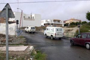 Paso a nivel de El Puche que quedará soterrado en lo que será primera fase del proyecto de soterramiento.