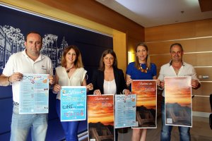 Las concejalas de Cultura, Turismo y Deportes, acompañadas por los presidentes de las juntas locales de Almerimar y Balerma, hoy, tras la presentació