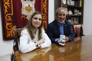 La concejala de Turismo, Isabel de Haro y el alcalde, Félix López.