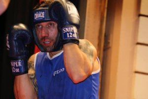 Alejandro en pleno combate.