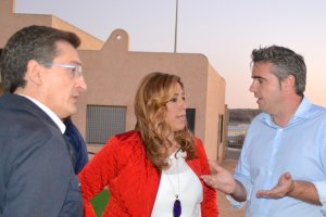 Susana Díaz visitó los terrenos donde se ubicará el nuevo colegio.