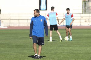 Fran Fernández es firme candidato al banquillo del filial.