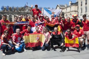 Las calles de Burdeos se llenaron de españoles y croatas.