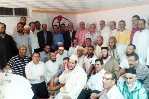 Participantes en la cena organizada por la Asociación At-Tawba de Vícar.