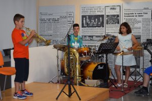 Alumnos actuando en la Semana de la Música.