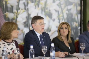 Carmen Ortiz, Ximo Puig y Susana Díaz durante el encuentro con el sector agrícola de la provincia.