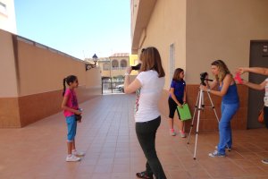 Doha Kaabach, durante la grabación de una escena.