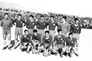 Remacho, el primero de los que están de pie.