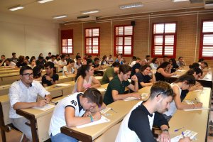 Alumnos se examinan de la Prueba de Acceso a la Universidad el pasado martes en el campus de La Cañada.