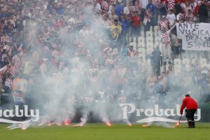 Imágenes del lanzamiento de bengalas.