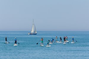 Durante el Fam-Trip se podrán realizar distintas actividades como pale-surf en Almerimar, en la imagen.