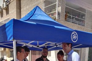 Matarí y Fernández-Pacheco en la calle Calzada de Castro.