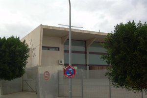 Acceso al IES Carmen de Burgos (Huércal de Almería).