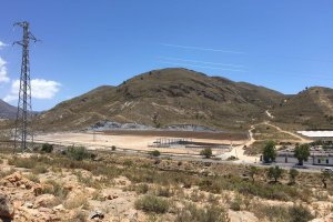 Imagen tomada ayer de los terrenos donde iba a construirse la fábrica de cervezas, actualmente en obras para levantar un invernadero.