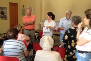 Reunión entre la alcaldesa de Albox y vecinos de San Antonio.