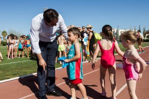Juanjo Segura con los más pequeños.