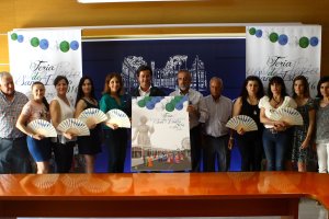 Presentación, ayer en el Ayuntamiento de El Ejido, del cartel de la feria de San Isidro, que se celebrará del 29 de junio al 3 de julio.
