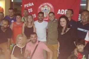 Foto de familia con el delantero Chuli.