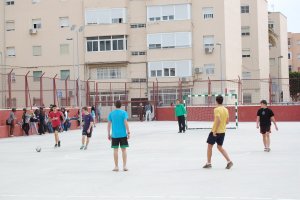 Alumnos del IES Nicolás Salmerón en el patio del centro.
