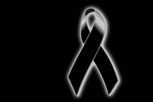 Lazo negro por el fallecimiento del padre de Bonillo.