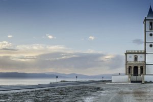 Imagen de la Iglesia de las Salinas donde se encuentra el punto de información turística.