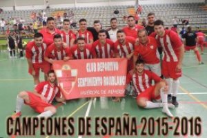 Los campeones posan para la historia.