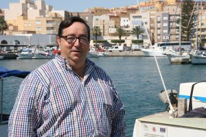 J. J. Rubí, en su querido Puerto de Roquetas de Mar.