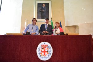 Los ediles Rafael Burgos, Miguel Cazorla y Mabel Hernández en el salón de plenos.