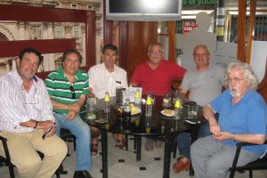 Los ttertulianos Miguel, Manolo Pastor, Manolo Martínez, Juan Fco., Paco  y Antonio.