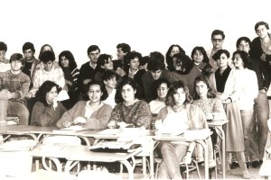Alumnos  de COU del Instituto de Bachillerato de Vera en una clase preparatoria de la Selectividad a mediados de los 80.