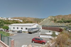 Nave municipal que se está habilitando para acoger el retén y que queda muy próxima la salidas a Padules y a la de Alhama, Laujar y Paterna.