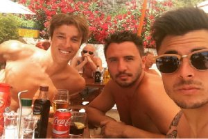 Ximo Navarro, en Mallorca, con dos amigos.