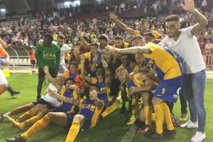 Los jugadores del UCAM celebrando el título.