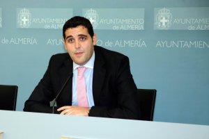 Imagen de archivo del concejal de Servicios Municipales, Juan José Alonso, durante una rueda de prensa.