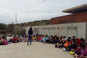 Los alumnos en la necrópolis fenicia de Villaricos.